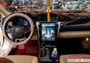 Gắn DVD Toyota Camry mẫu Tesla giá rẻ