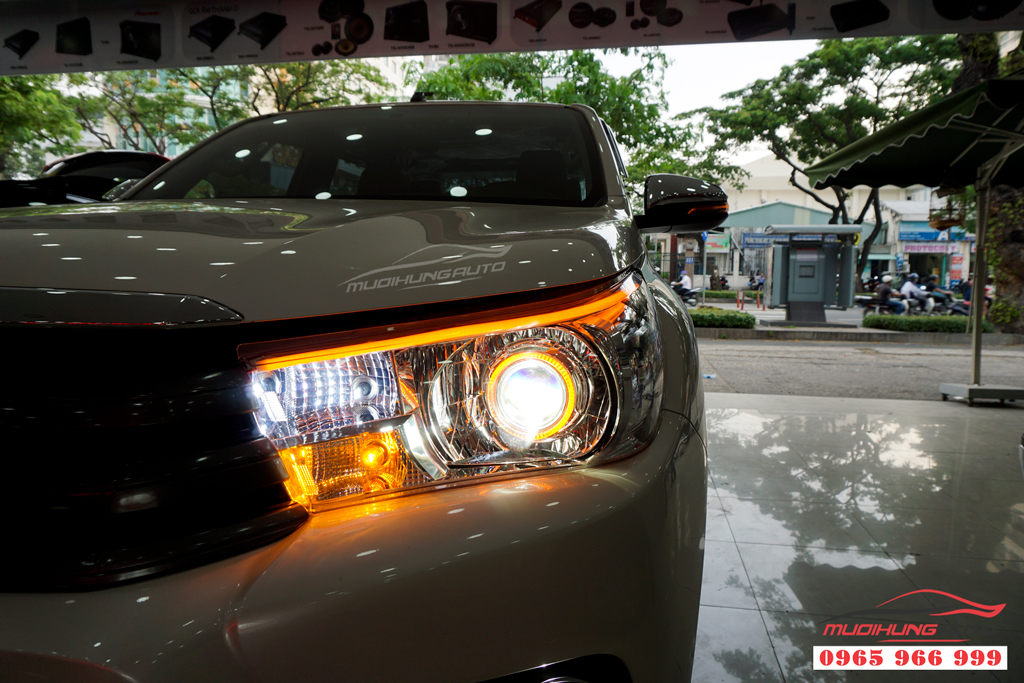 Độ đèn Bixenon và đèn cản Toyota HILUX 2019 