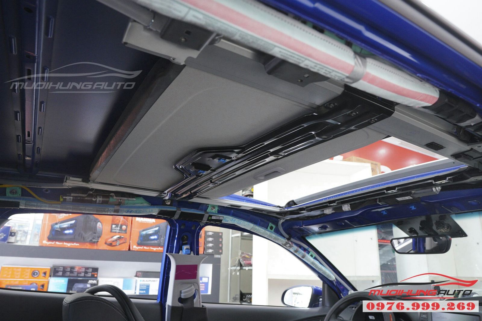 Hyundai Kona sang trọng hơn với bọc trần 5D 07