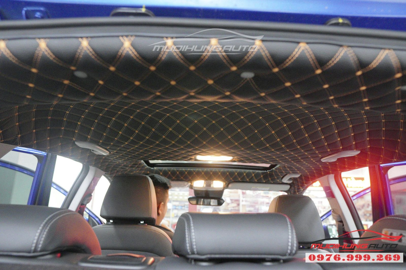 Hyundai Kona sang trọng hơn với bọc trần 5D 10